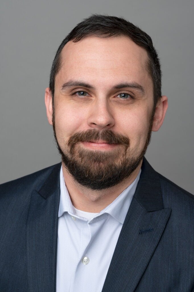 Man’s Professional Headshot: Expressing Confidence and Personality Professional headshot session for a man, capturing his confidence and personality.